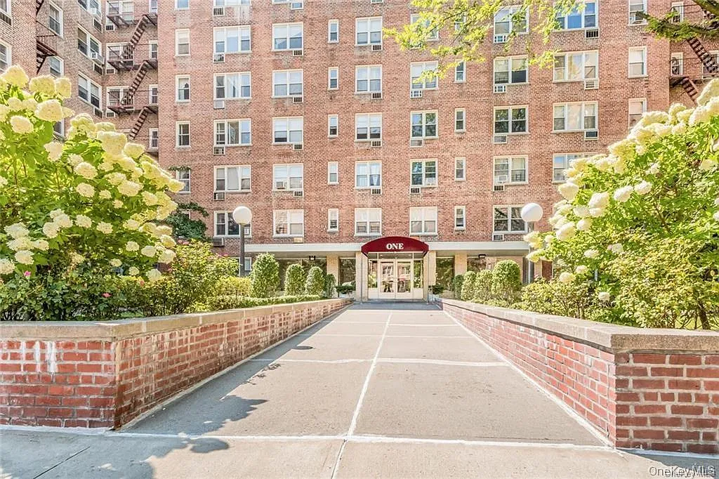 1 bed, 1.0 bath, 800 sqft, $2,000 — Photo 1