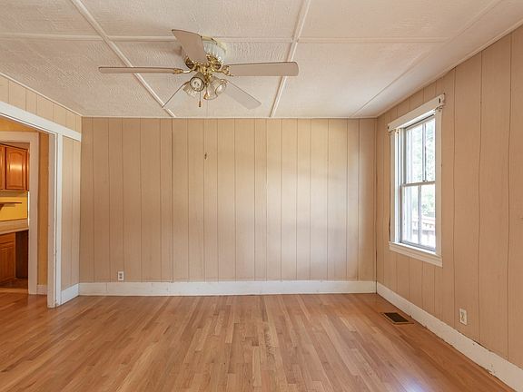 4th image of 260 King Philip St