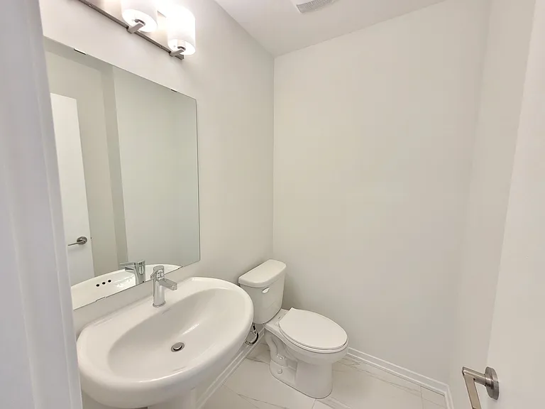 10 Honeycrisp Cres #Townhouse 272 — Photo 24