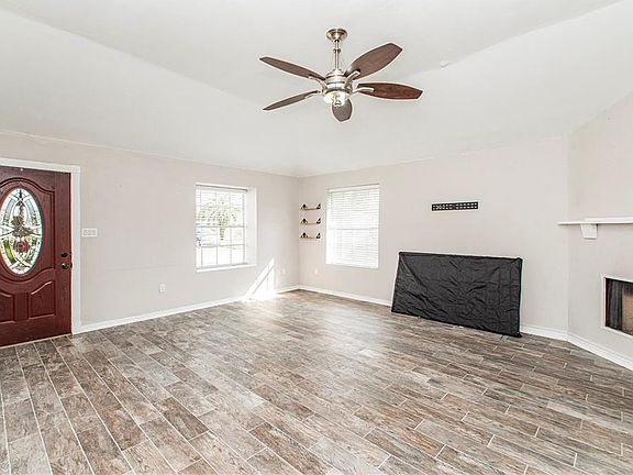 4th image of 332 River Point Dr