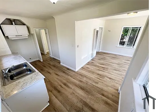 2915 W Florence Ave — Photo 6