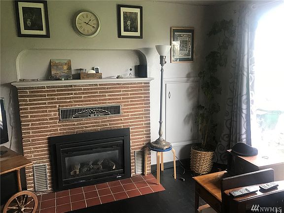 4th image of 2350 Griffin Ave