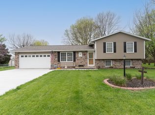 766 Meadowbrook Cir, Moberly, MO 65270