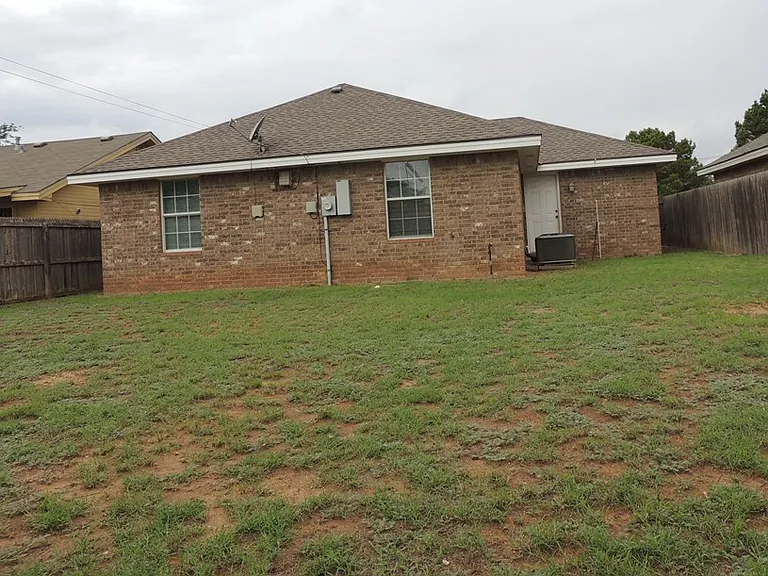 930 Edwards St — Photo 17