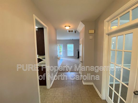 5th image of 101 Maggie Dr