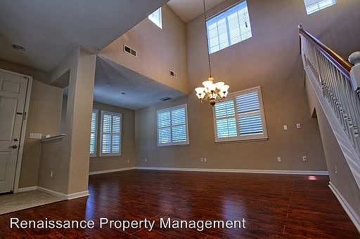 4th image of 660 S Comunidad St
