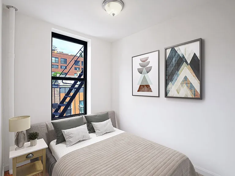 18 Cornelia St #12 — Photo 7