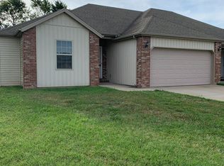 1930 S Bryson Cir, Springfield, MO 65807