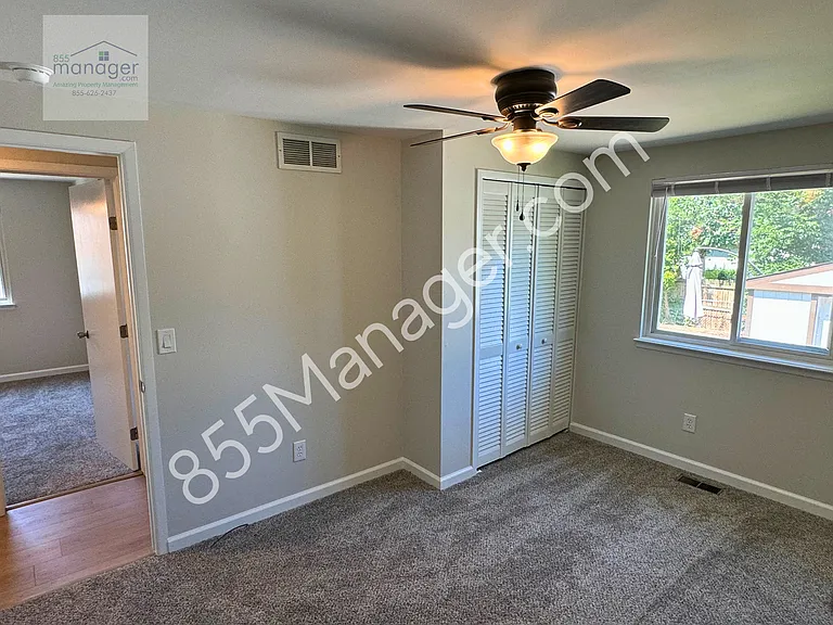 1040 Lalond Ave — Photo 7