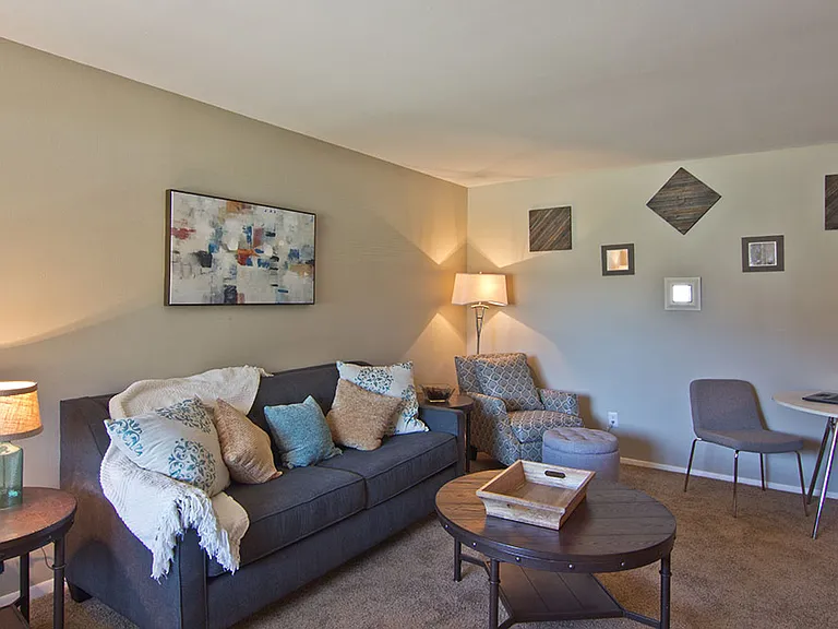 The Summit at Ridgewood Apartment and Townhomes — Photo 9