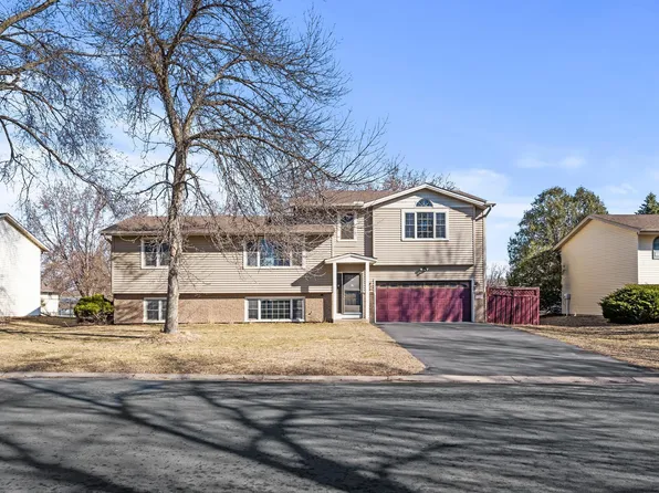 10534 Maple Valley Dr, Osseo, MN 55369