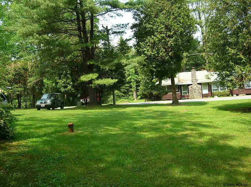 3rd image of 9 Pine Tree Lane