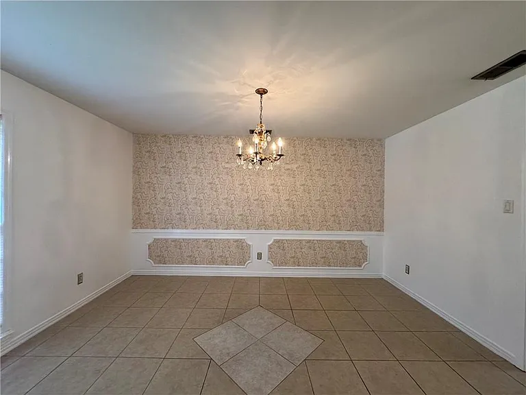 1054 Gallen Ct — Photo 5