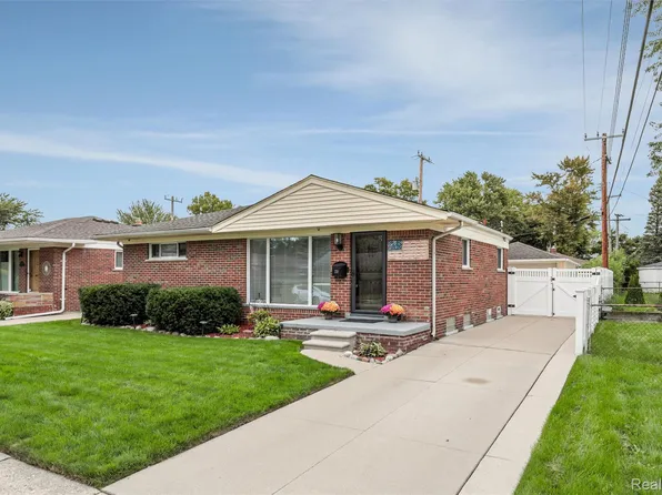 220 N Chocolay Ave, Clawson, MI 48017