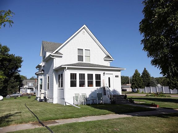 2nd image of 204 Hougen St S