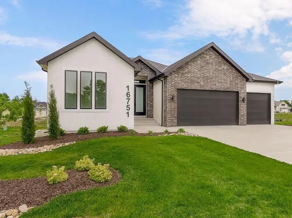 16751 S Fellows St, Olathe, KS 66062