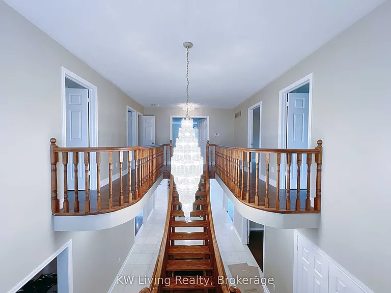 47 Waltham Cres — Photo 15