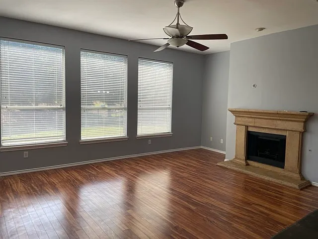 Fireplace w/mantel.