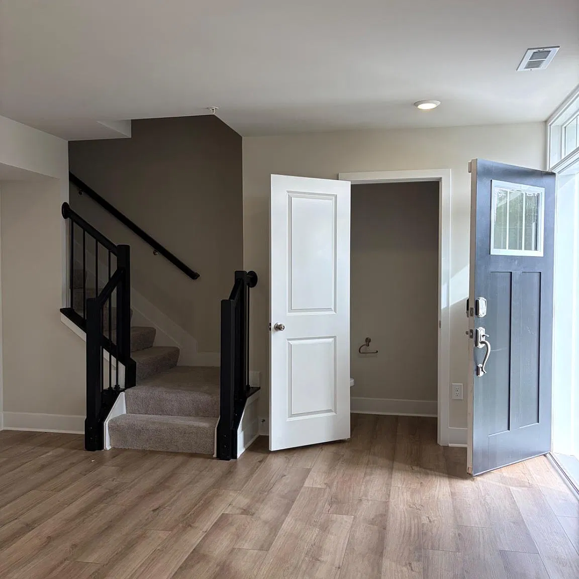 4 bed, 3.5 bath, 1958 sqft, $3,100 — Photo 4