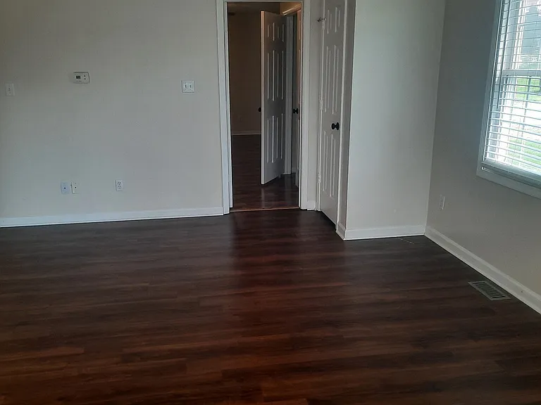 708 W Adams St — Photo 3