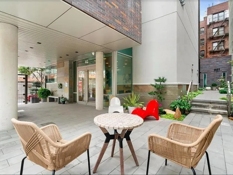 40 Pinehurst Ave #4D — Photo 17