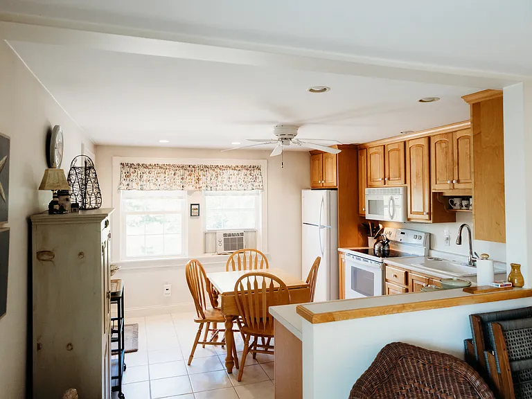 133 W Grand Ave #2 — Photo 8