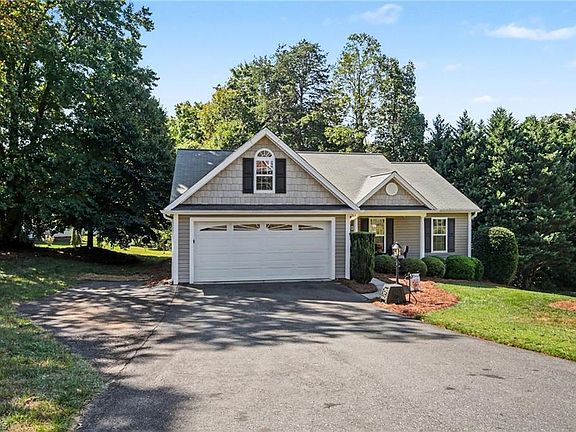 4th image of 848 Ridge View Ter