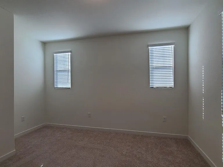 2402 Indigo Dr — Photo 5