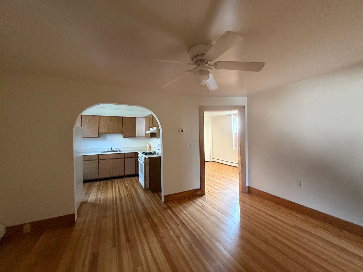 2 bed, 1000 sqft, $1,800 — Photo 2