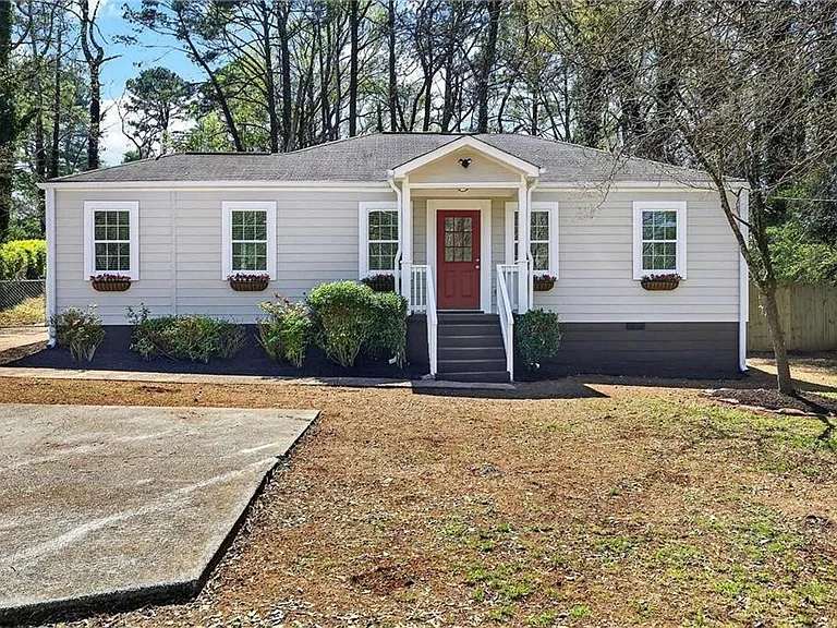 955 Columbia Dr — Photo 2