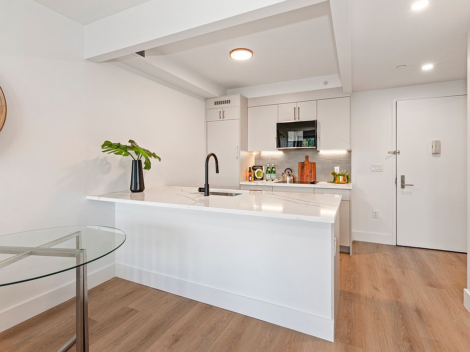 1st image of 5 Stuyvesant Pl #5B