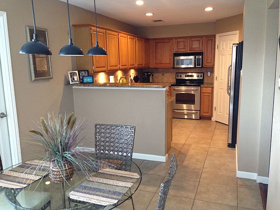 4th image of 724 Ashford Dr