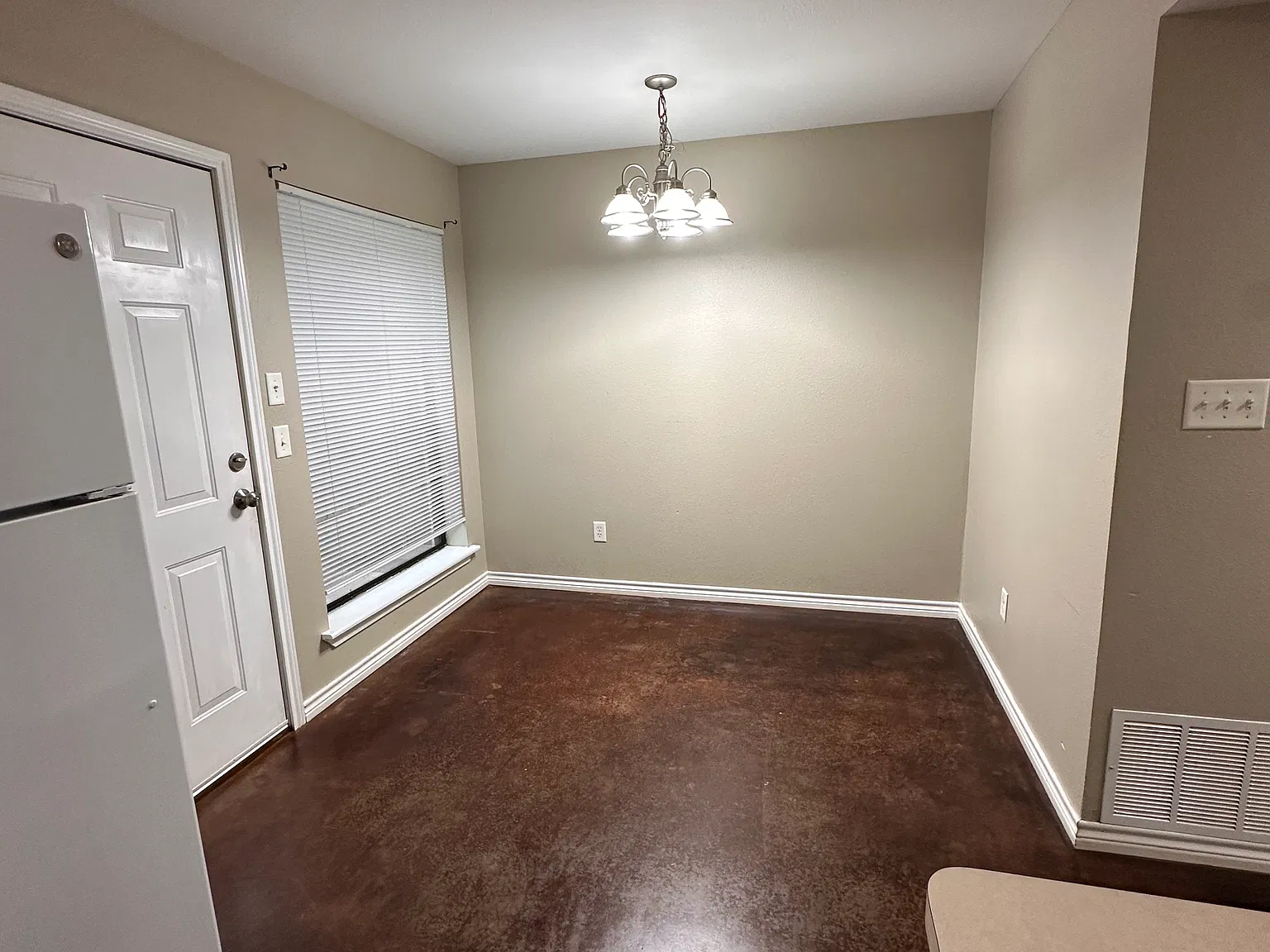 2 bed, 1.5 bath, 1050 sqft, $1,195 — Photo 3