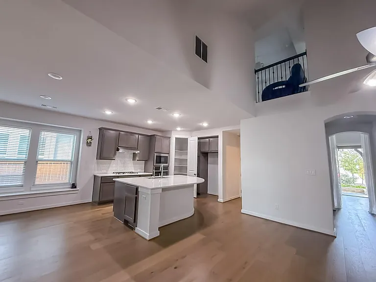 112 Rosebush Dr — Photo 3