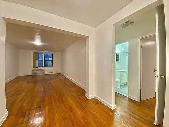 5th image of 270 Clarkson Ave APT 303