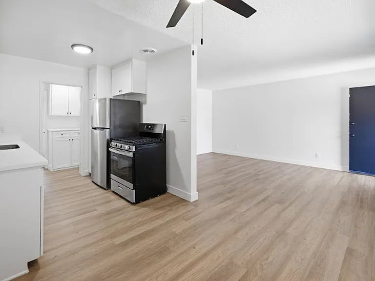790 Coronado Ave — Photo 14