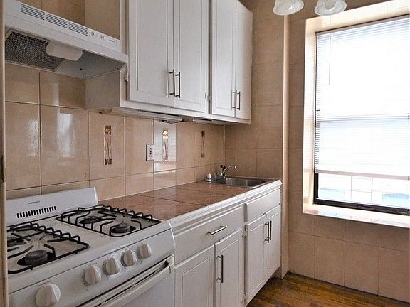 5th image of 521 W 180th St APT 4A