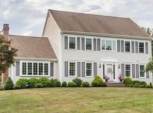 8 Hansom Dr, Merrimac, MA 01860