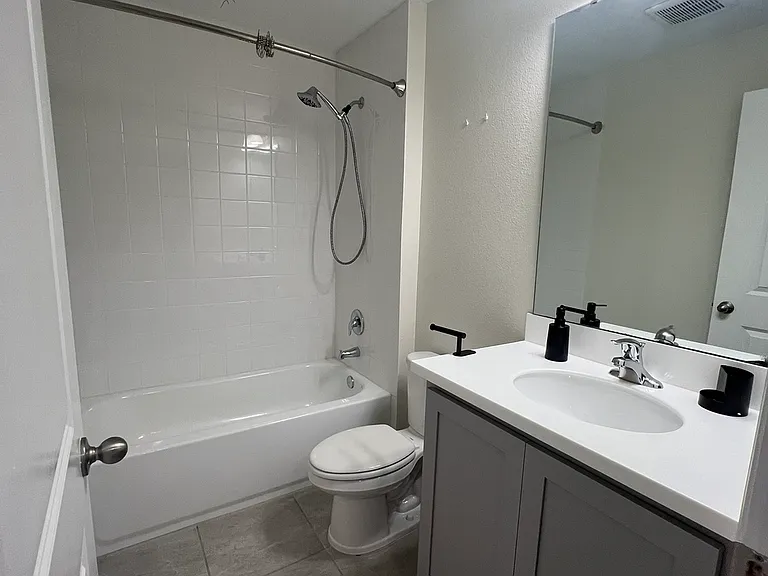 1537 Discovery St — Photo 24