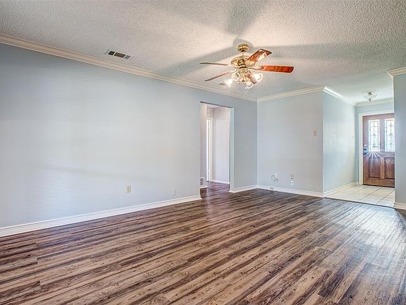 4th image of 841 Stanford Dr