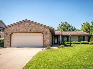 127 Huntleigh Dr, Belleville, IL 62220