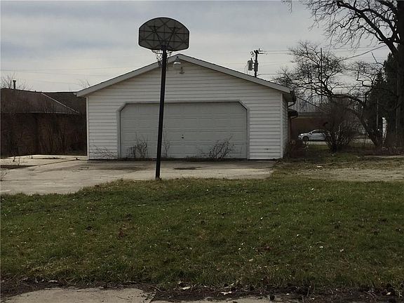 2nd image of 304 W Warren St