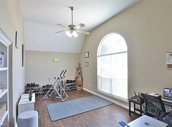 5th image of 8001 Skyline Dr