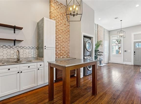 3rd image of 2227 Iberville St