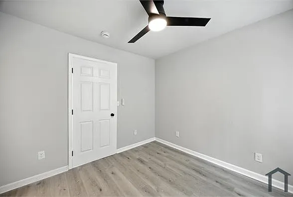 594 Robert Henry St — Photo 32