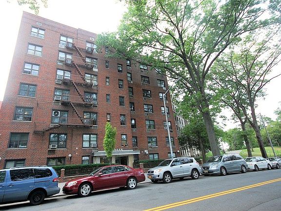 5th image of 2855 University Ave APT 3B