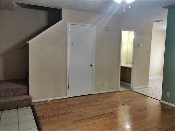 5th image of 4820 Delwood St Unit C-5