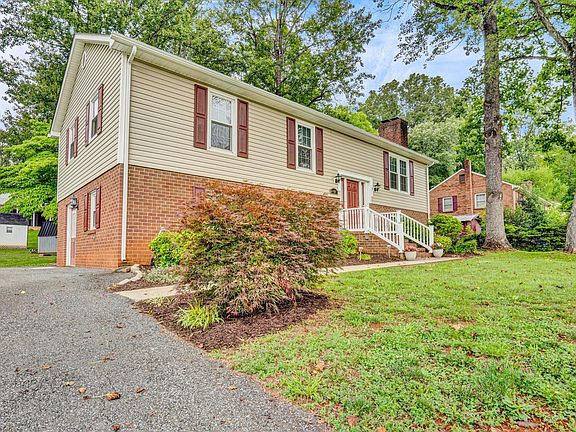 4th image of 51 Laurel Ln