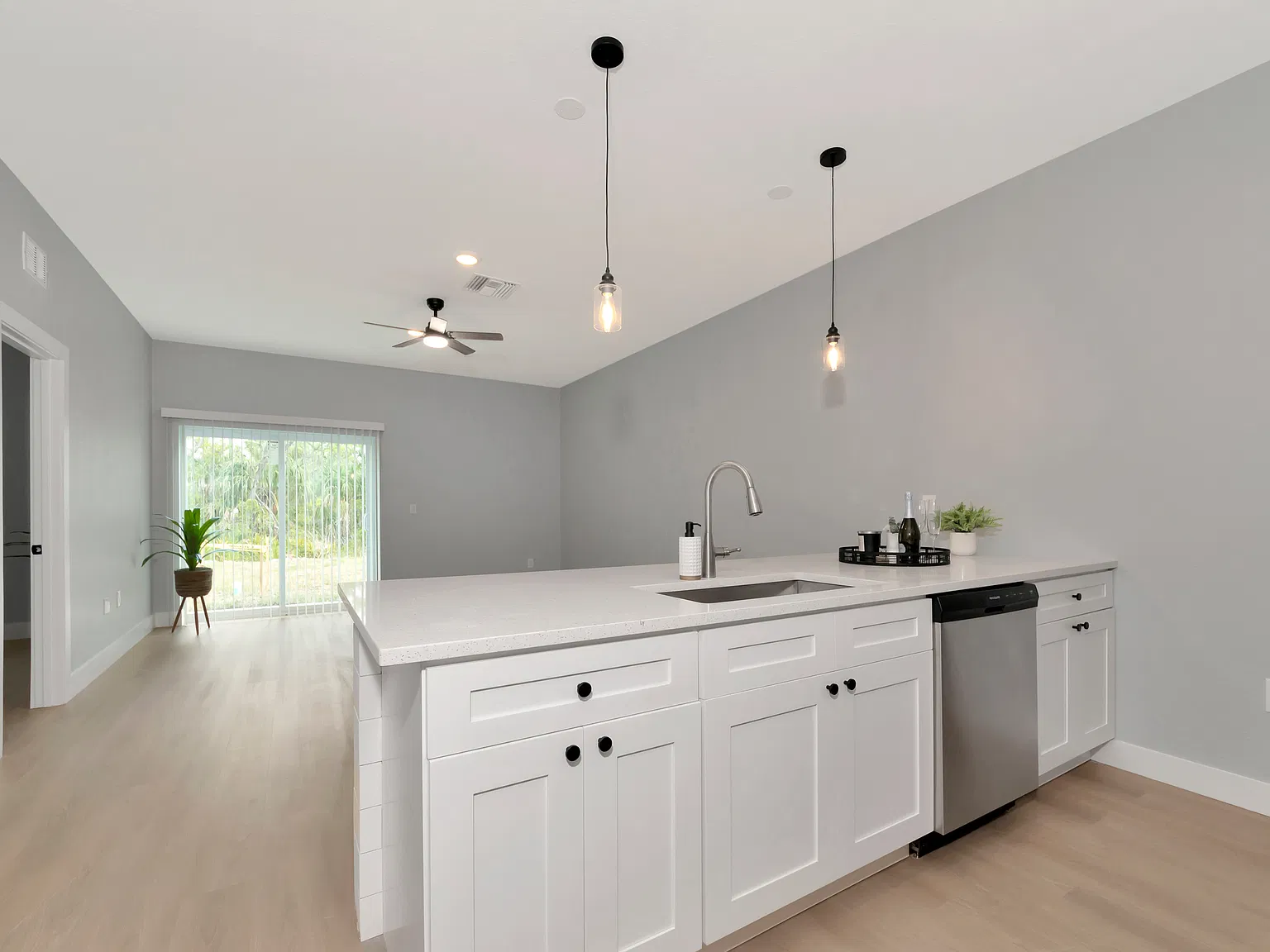 3 bed, 1300 sqft, $700 — Photo 4