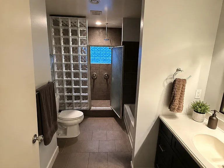 1041 E Warrington Ave — Photo 8